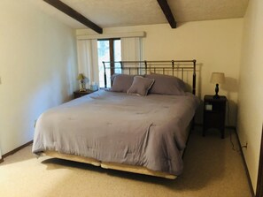 4 bedrooms, WiFi, bed sheets - Lakefront Cabin (15 minutes from Jack Frost, 25 minutes from Camelback) (Pocono Lake)