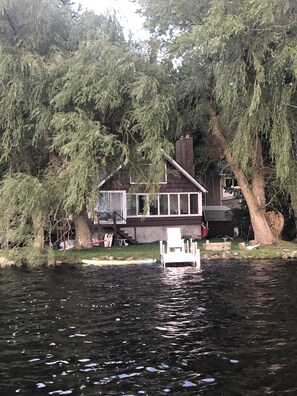 Exterior - Lakefront Cabin (15 minutes from Jack Frost, 25 minutes from Camelback) (Pocono Lake)