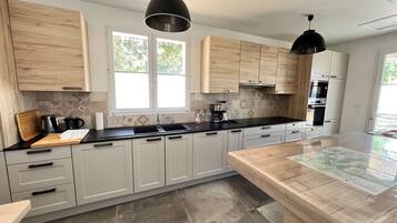 Frigorifero, microonde, forno, lavastoviglie