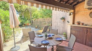 Outdoor dining - House T3 for 4 people - Swimming pool - Air conditionning - WiFi - Terrace - Sainte Maxime -... (STE MAXIME)