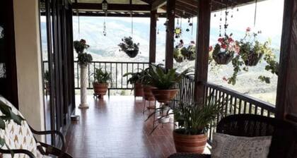 Relax in the clouds! Beautiful country home in the mountains of Colombia.