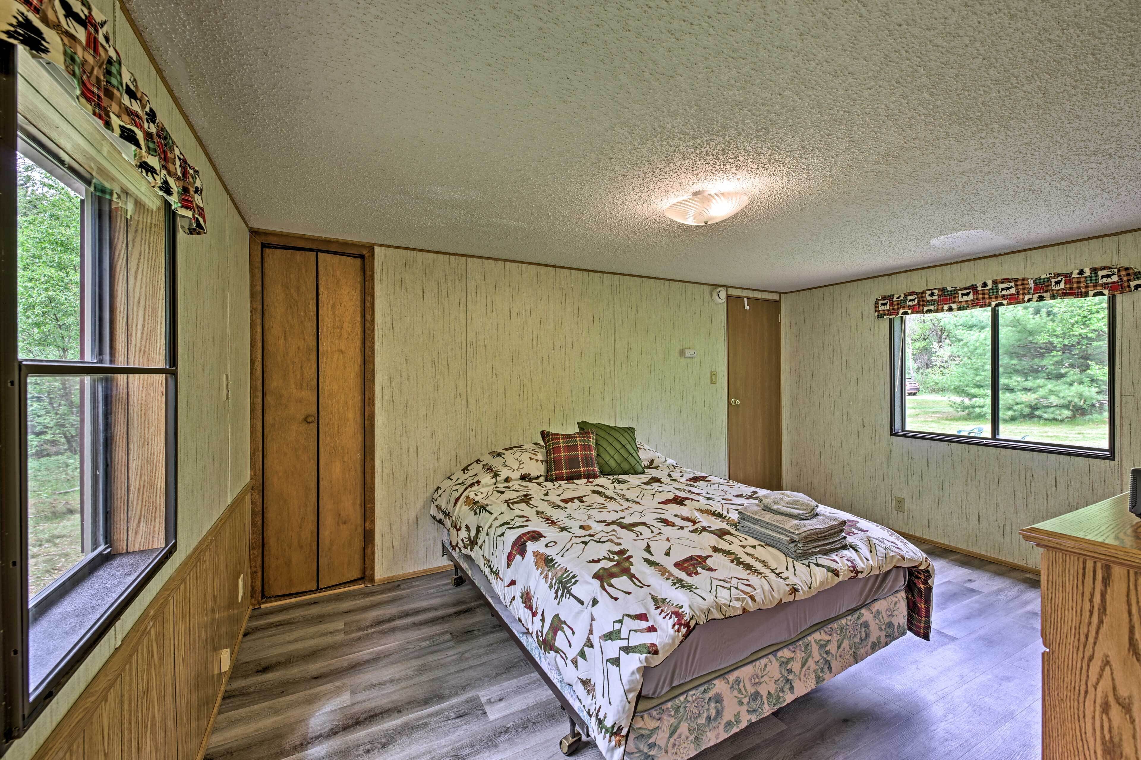 3 bedrooms, bed sheets