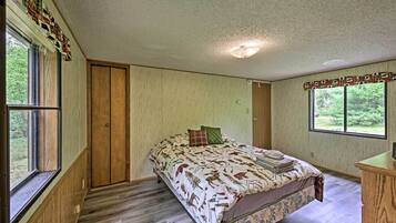 3 bedrooms, bed sheets