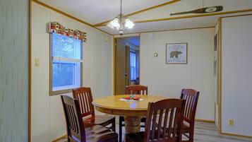 Well-Equipped Kitchen | Microwave