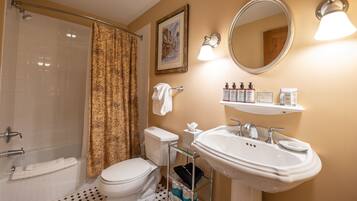 Apartment, 1 Schlafzimmer | Badezimmer | Handtücher, Shampoo