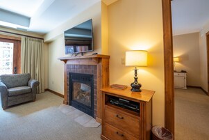 1 habitación, escritorio y espacio para trabajar con laptop 