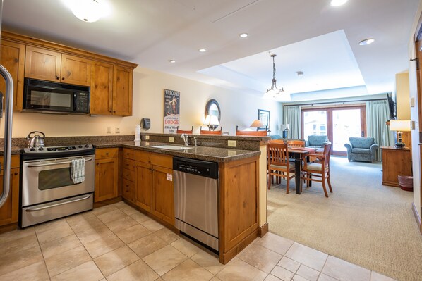 Refrigerador, horno, lavavajillas, cafetera/tetera