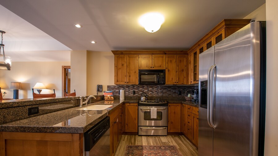 Beautifully Renovated Two Bedroom Condo with a Balcony in Mountaineer Square 2 Condo - No Cleaning Fee! by RedAwning