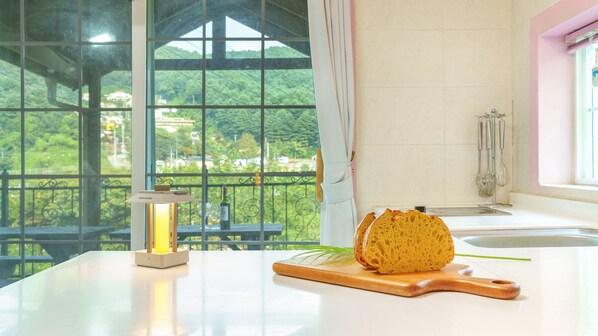 Basic Room, 1 Bedroom (ruby) | 1 bilik tidur, Wi-fi percuma 