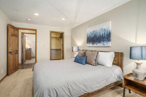 5 bedrooms, iron/ironing board, free WiFi, bed sheets