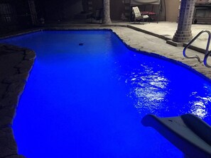 Outdoor pool - Spacious house for the whole family to enjoy a holiday or bbq & swim. (Laredo)