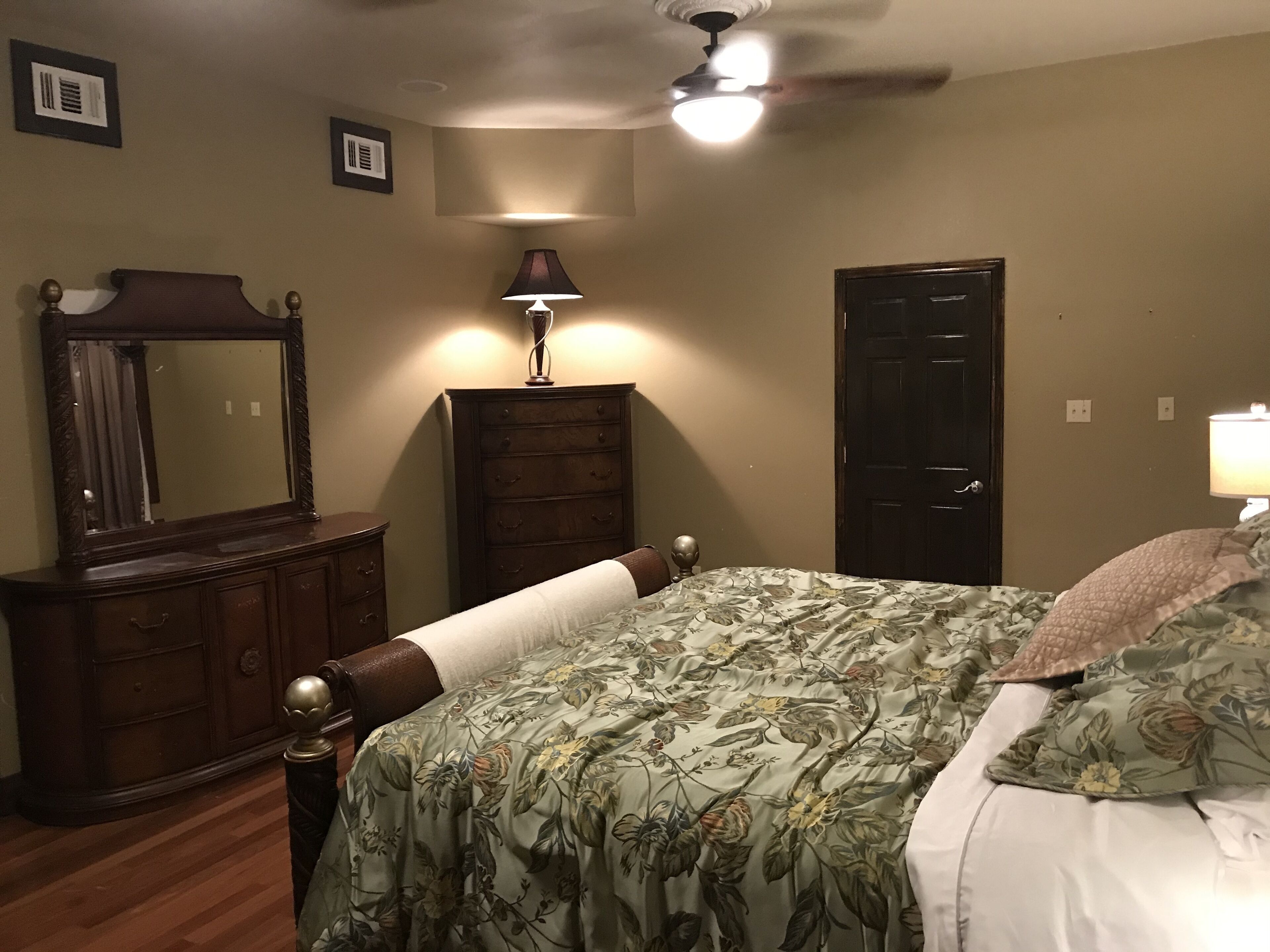 Spacious house for the whole family to enjoy a holiday or bbq & swim.