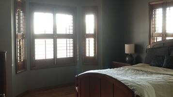 7 bedrooms, iron/ironing board, WiFi, bed sheets