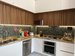 Fridge, microwave, oven, stovetop