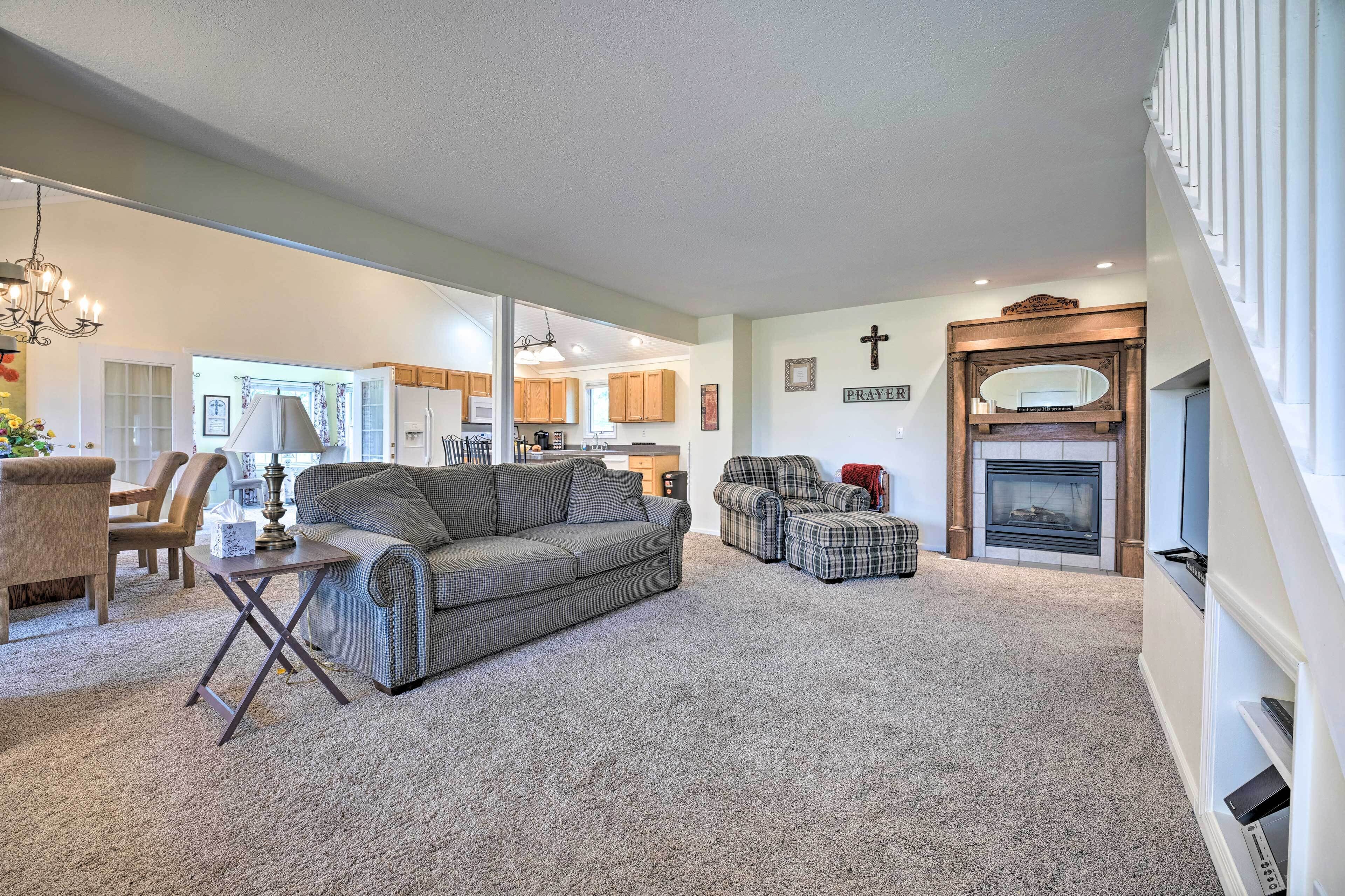 Irish Hills Farmhouse w/ Furnished Deck & Playset