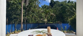 Off the beaten path private villa, w/AC, Jacuzzi, king beds