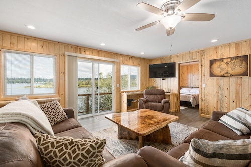 Dog Friendly Puget Island Home on the Columbia River. Winter Rates!!