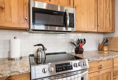 Dog Friendly Puget Island Home on the Columbia River. Winter Rates!!