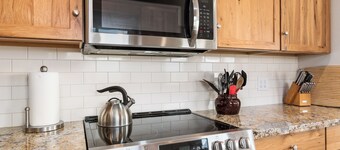 Dog Friendly Puget Island Home on the Columbia River. Winter Rates!!