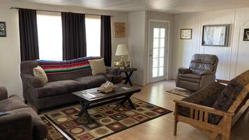 Smart-tv, een dvd-speler en boeken