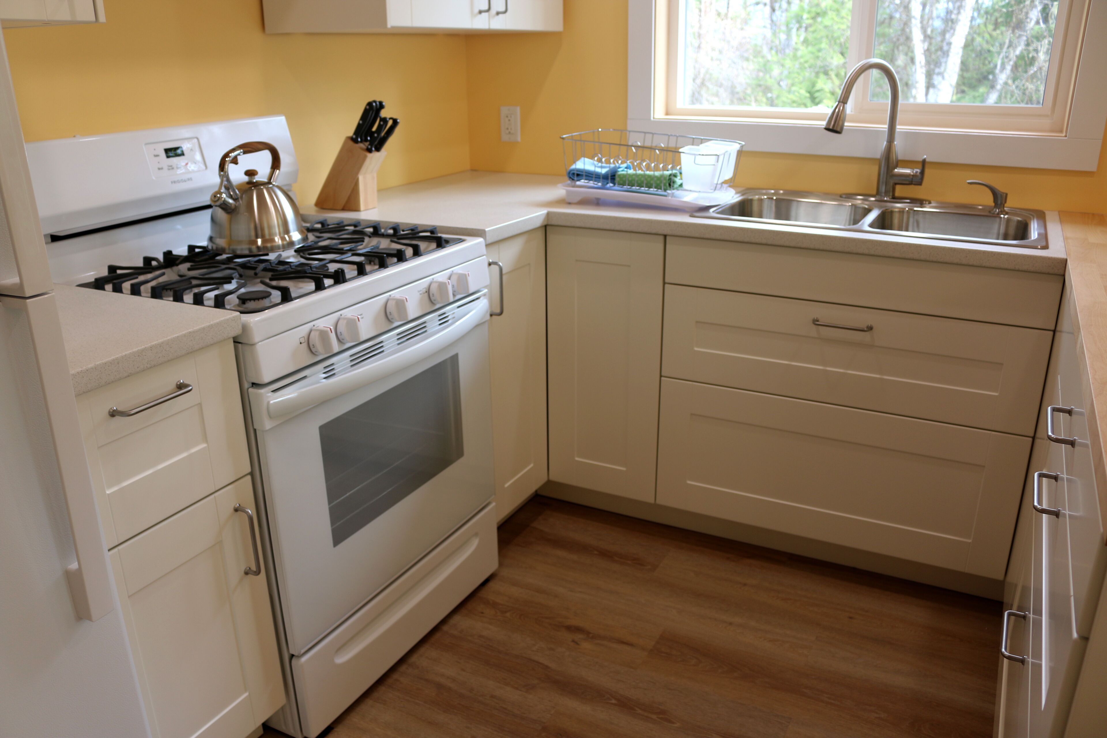 Beautiful house with private lake and ultimate privacy - Hideaway Chalet