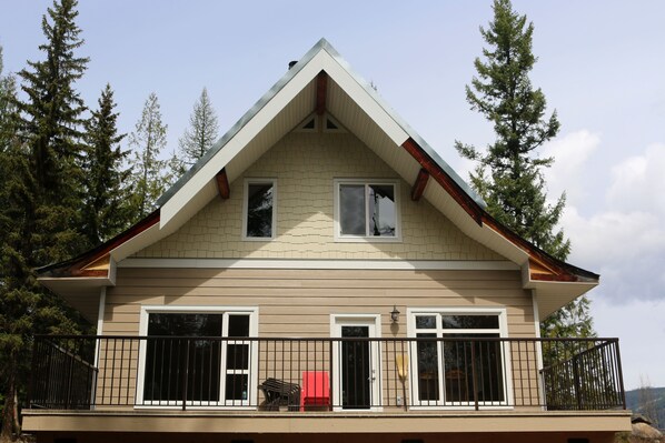 Exterior - Beautiful house with private lake and ultimate privacy - Hideaway Chalet (North Okanagan D)