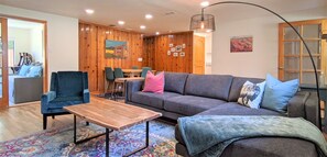 Smart TV, chimenea, videojuegos y estéreo