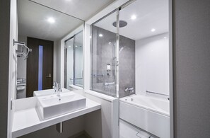 Badewanne und Dusche (separat), Komfortbadewanne, Regendusche