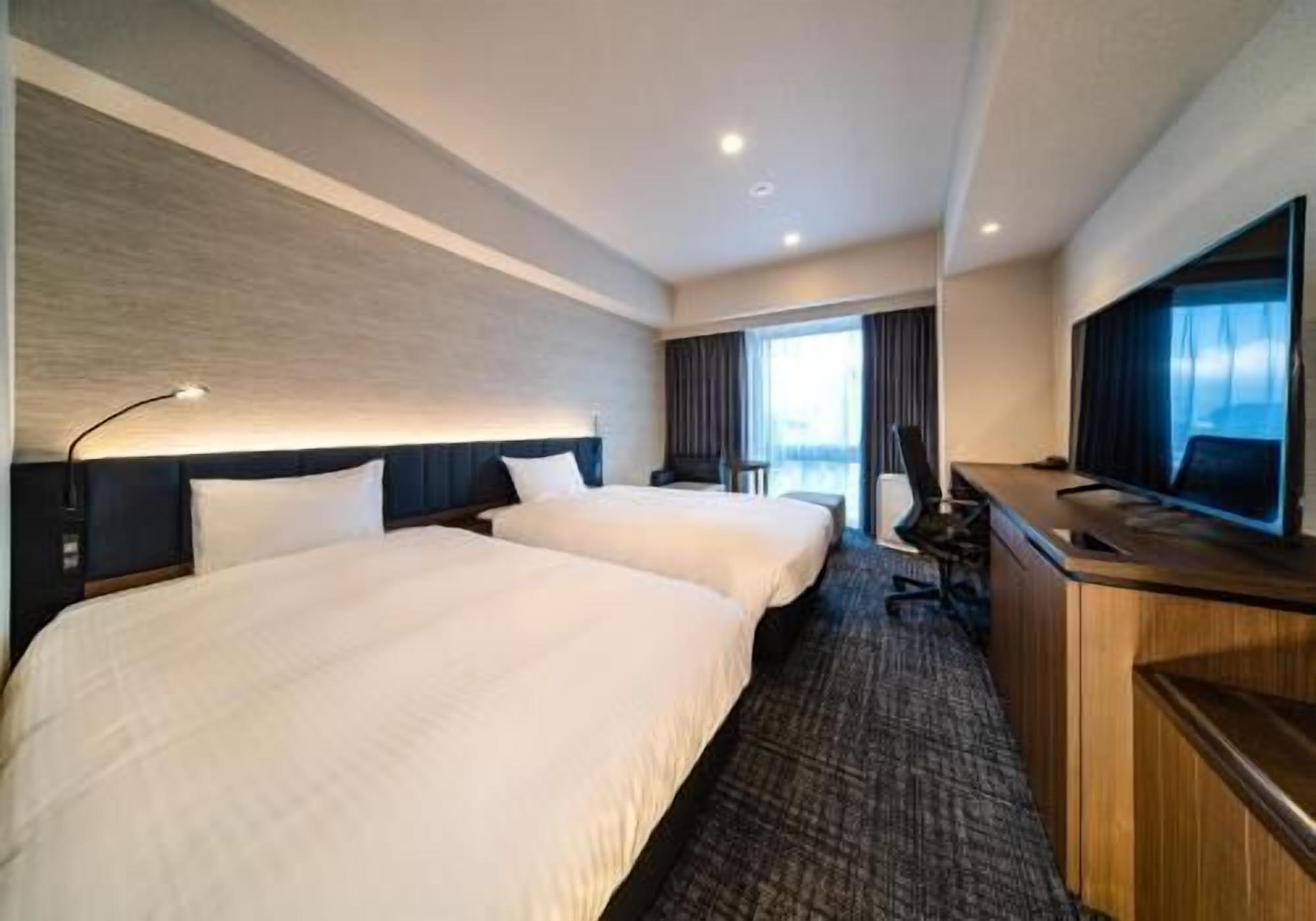 Down duvets, in-room safe, desk, laptop workspace