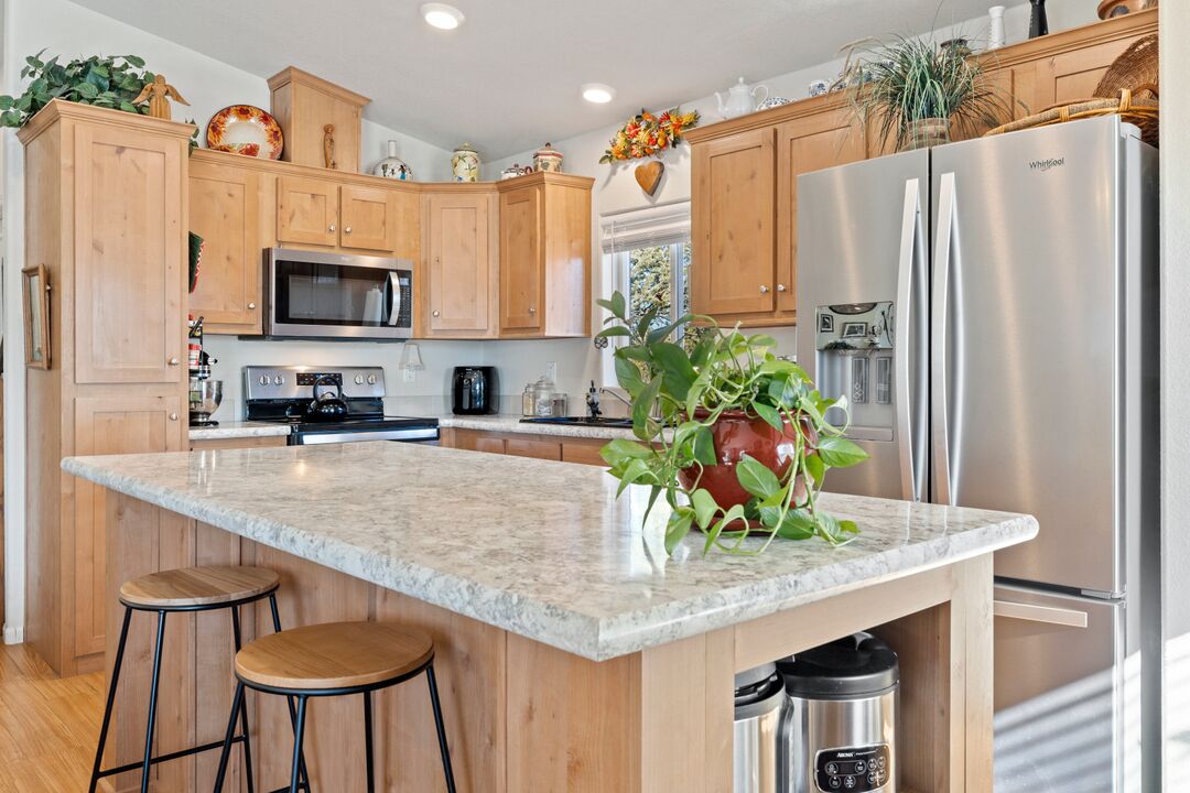 Grand Canyon Retreat w/Hot Tub,Fire Pit, laundry, and view. Private & Secluded