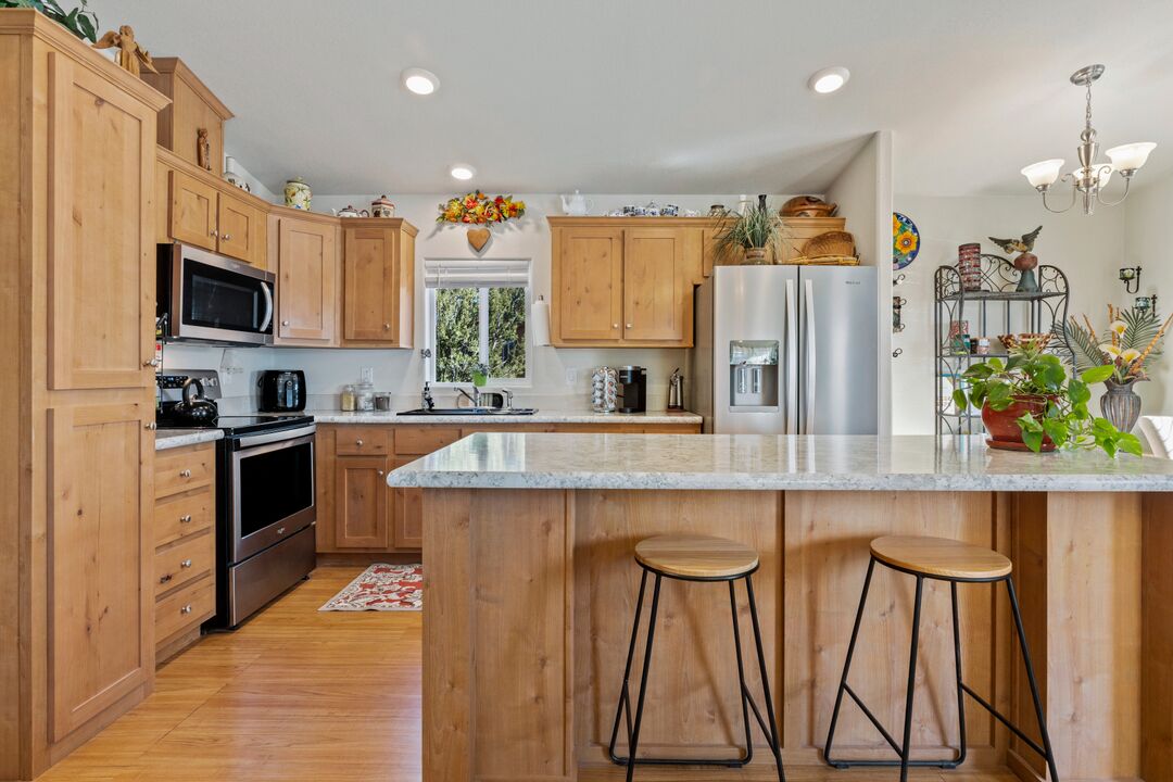 Grand Canyon Retreat w/Hot Tub,Fire Pit, laundry, and view. Private & Secluded