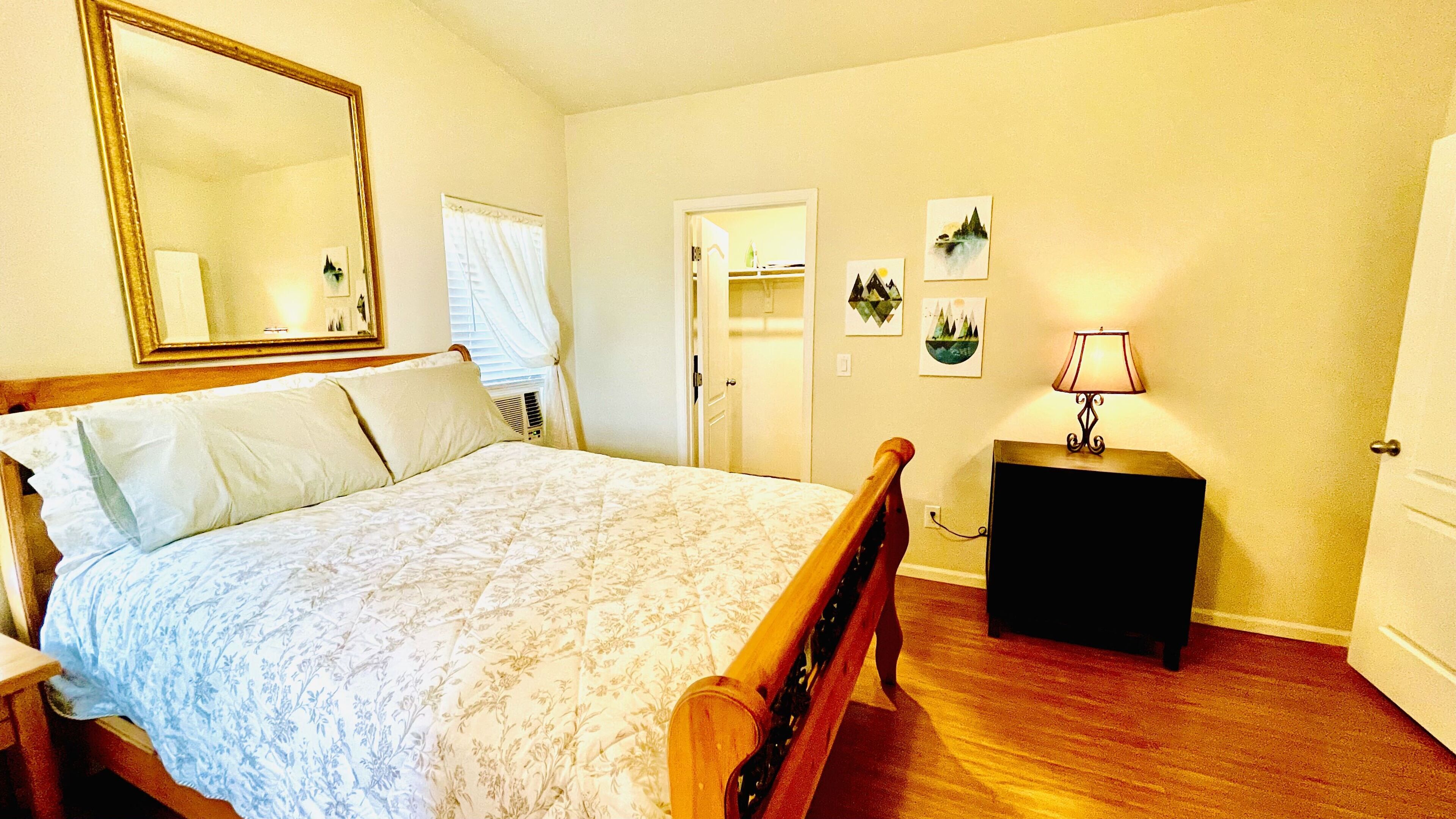 Grand Canyon Retreat w/Hot Tub,Fire Pit, laundry, and view. Private & Secluded