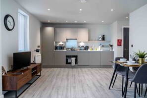 Fridge, microwave, oven, stovetop - Divine Apartments Slough *Brand New* 2 bed 2 baths (Slough)