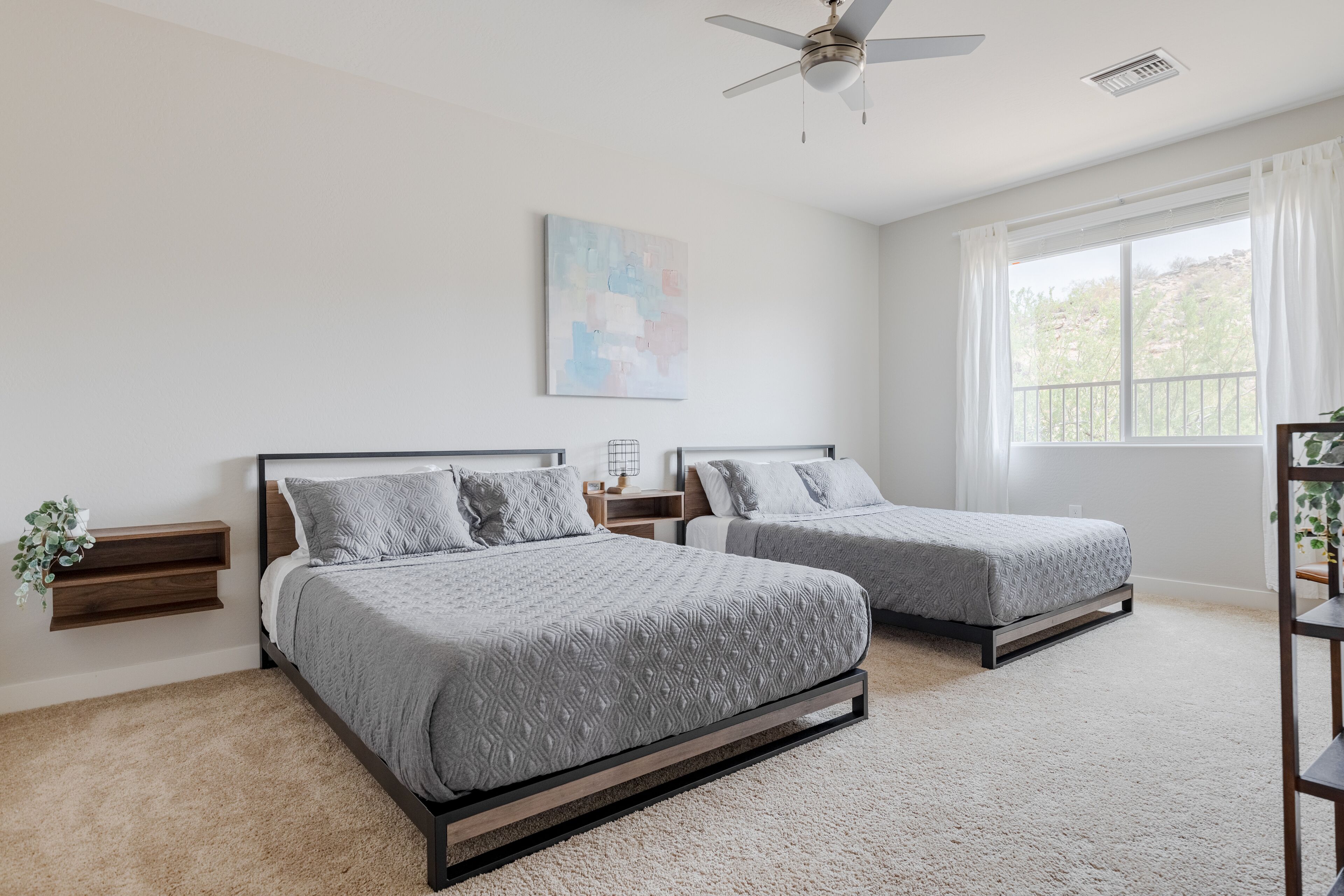 ★ Mountain View Apartment with Amazing Amenities ★ Private Garage 