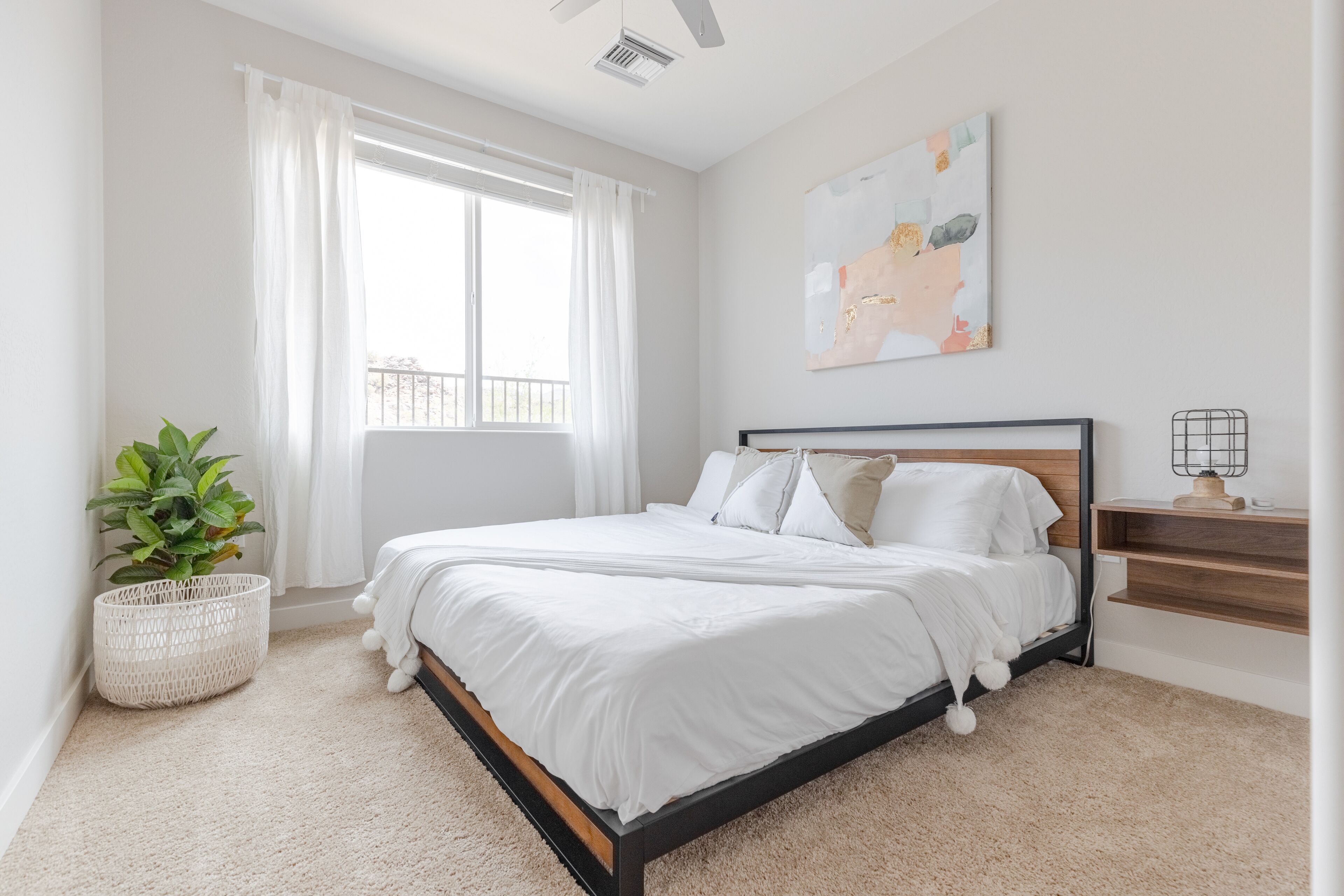 ★ Mountain View Apartment with Amazing Amenities ★ Private Garage 