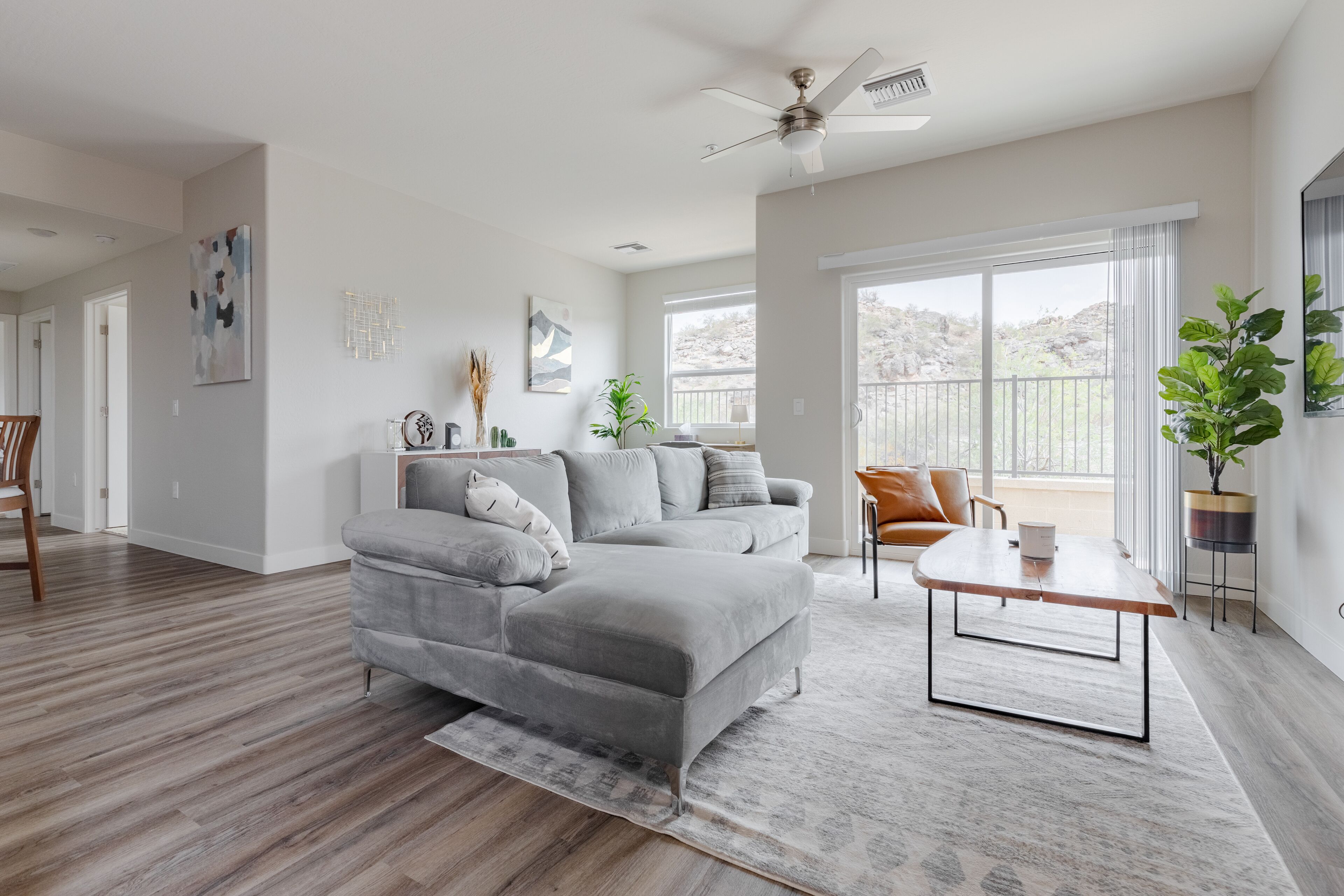 ★ Mountain View Apartment with Amazing Amenities ★ Private Garage 