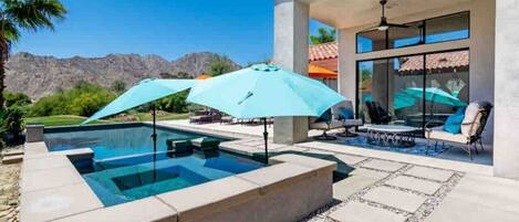 حمّام سباحة مُدفَّأ