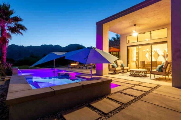 A heated pool - PGA BREATHTAKING MOUNTAIN VIEWS & POOL OASIS (La Quinta)