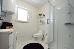 Douche, serviettes fournies