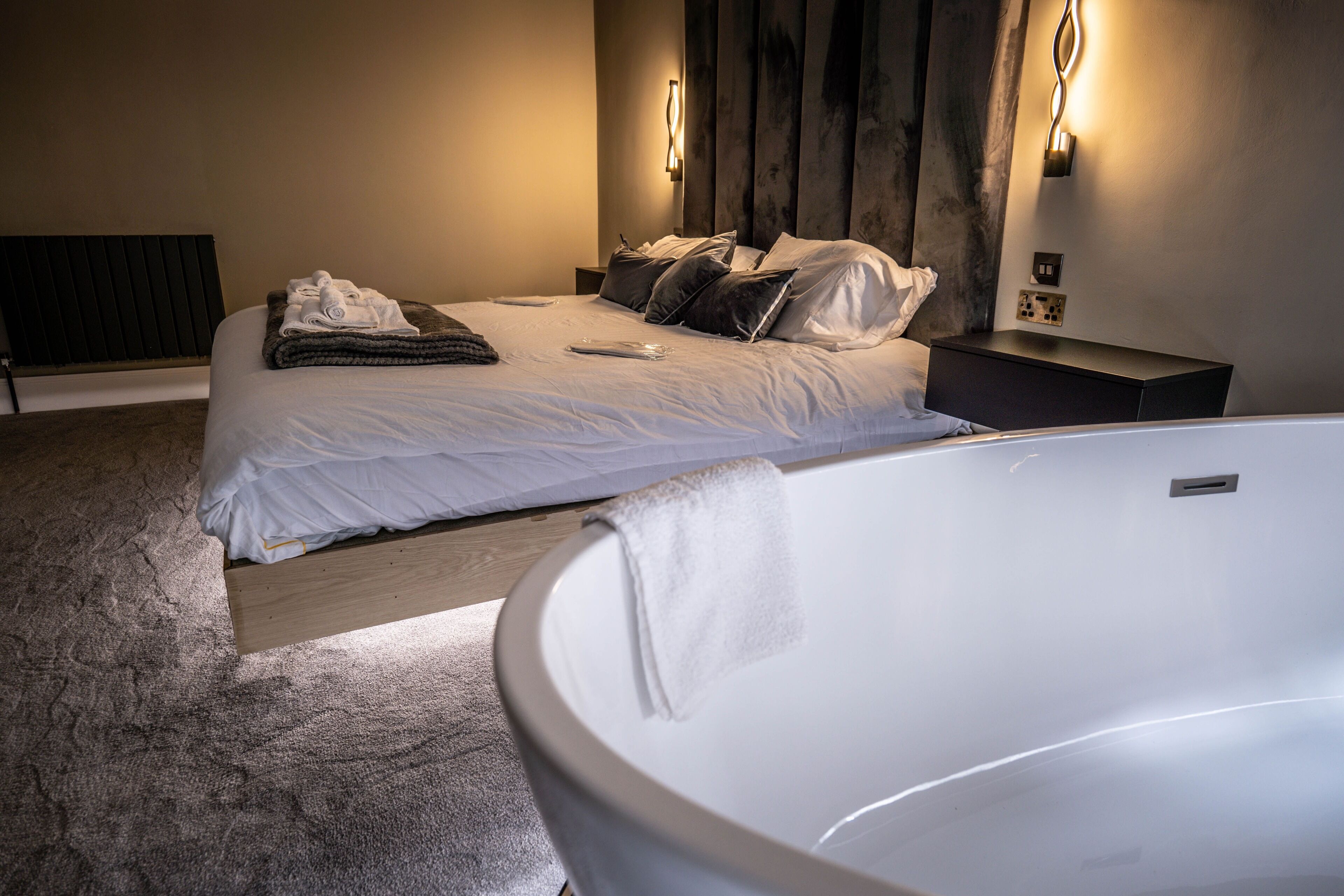 2 bedrooms, desk, soundproofing, iron/ironing board