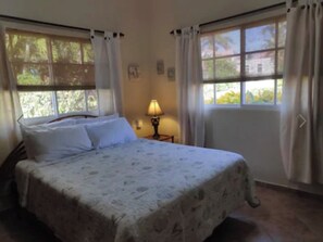 2 bedrooms, iron/ironing board, WiFi - RESIDENTIAL HISPANIOLA,  walking distance to town & beach (Sosúa)