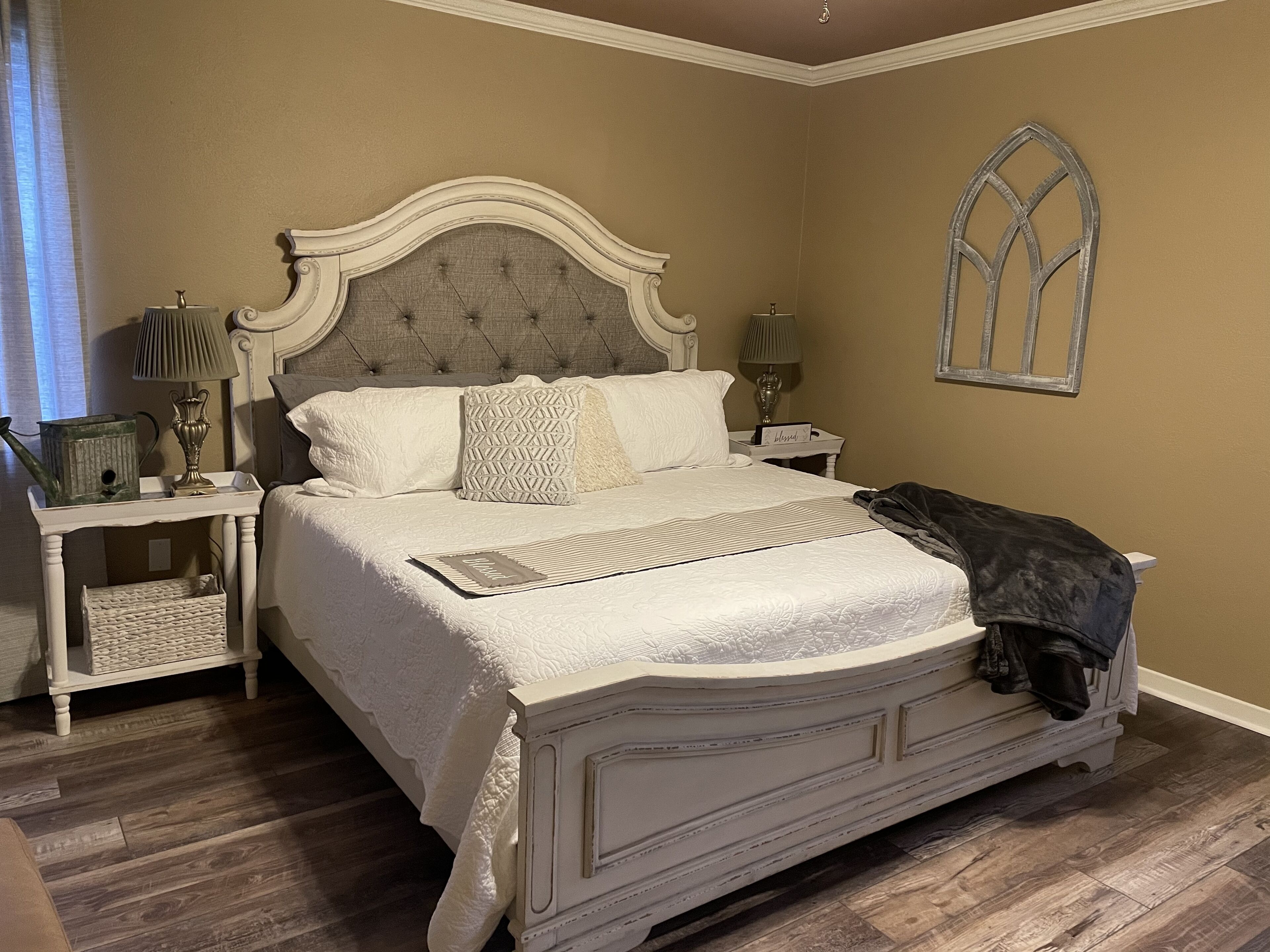 Beautiful home. Located between Naskila Gaming and the famous Pickett House.