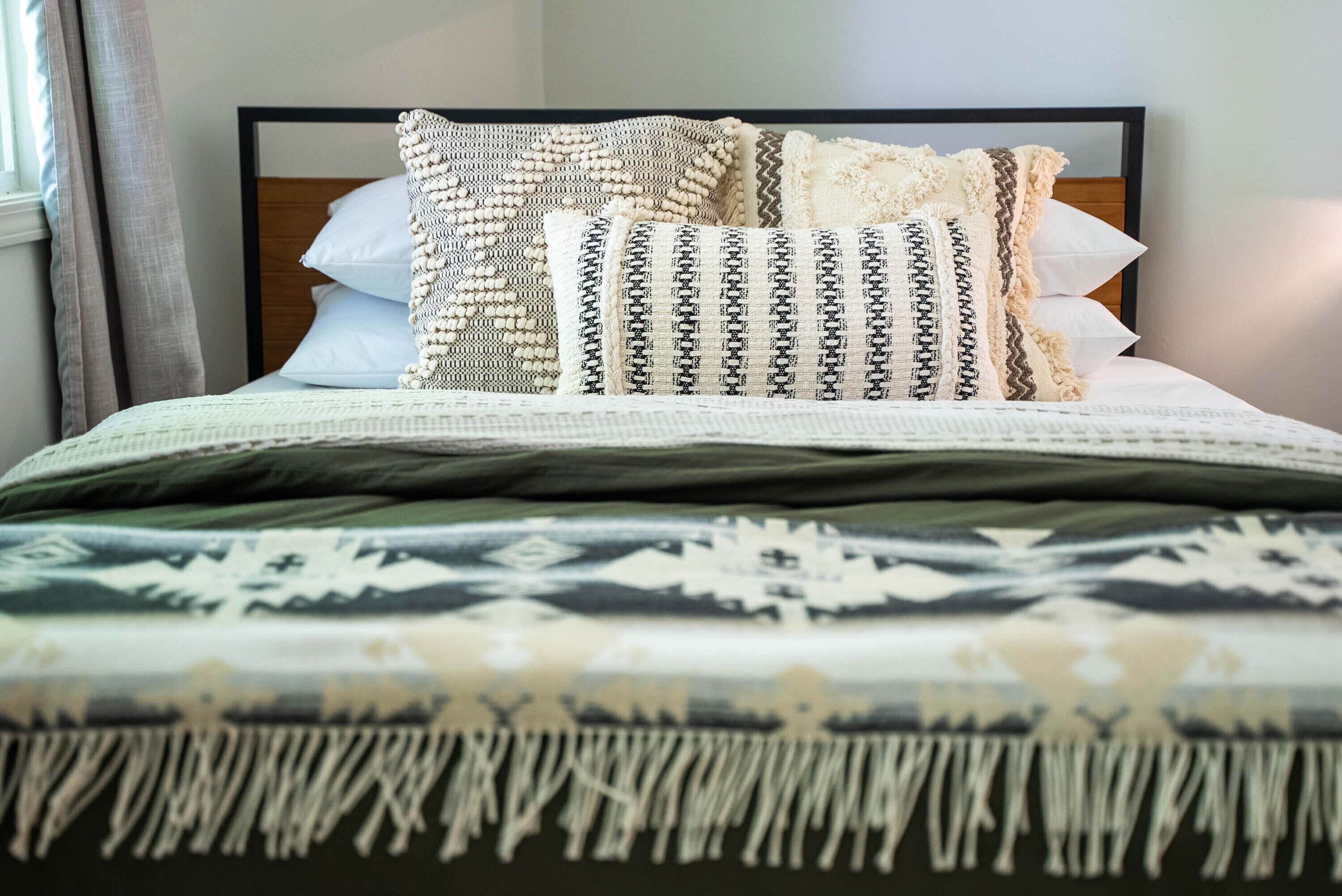 Boulder Bungalow: Walk to River! Walk to Winery!