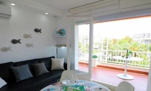 Dining - InmoBooking Mercurio, heated and close to the beach (Salou)