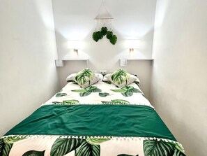 1 bedroom, iron/ironing board, internet, bed sheets