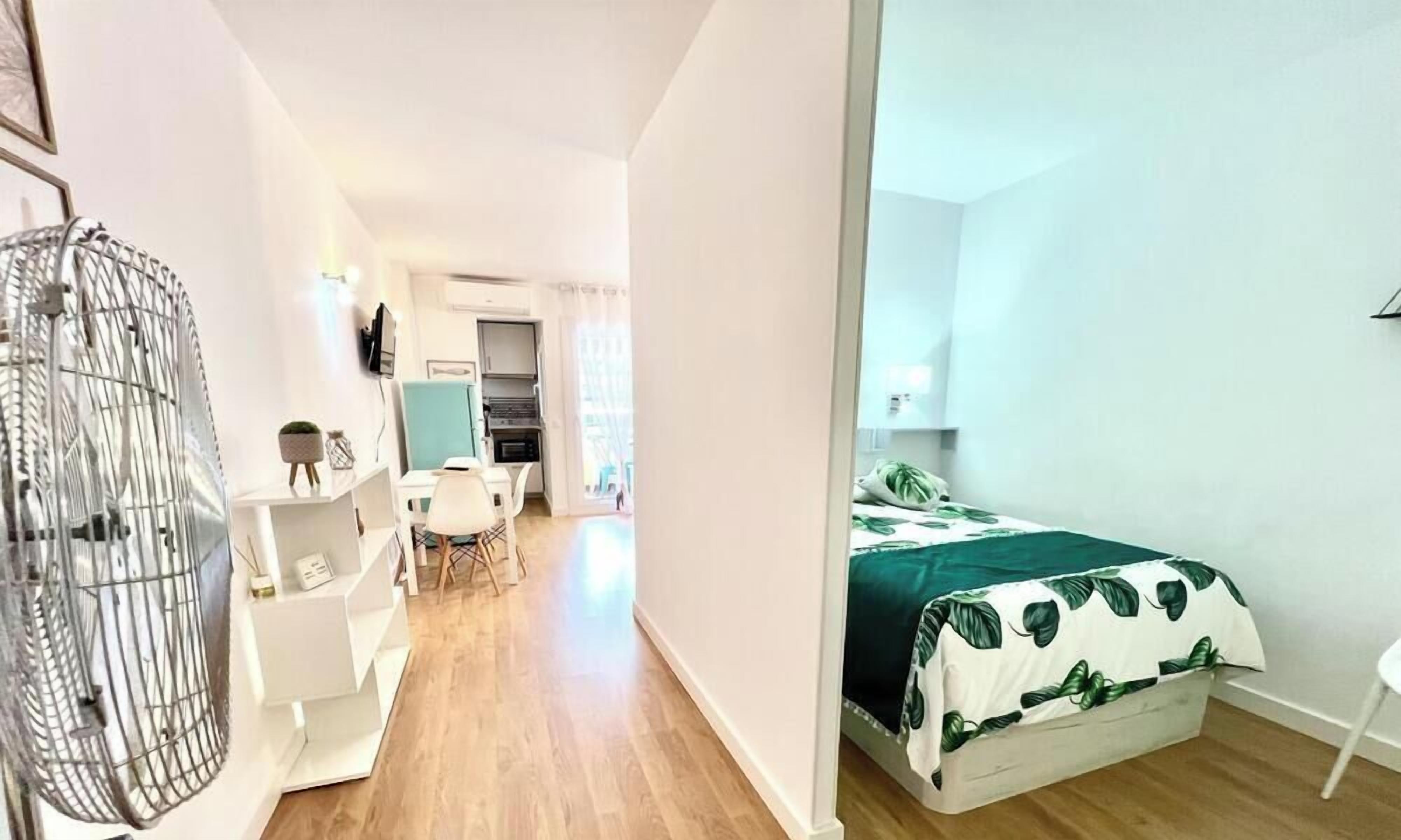 1 dormitorio, tabla de planchar con plancha, Internet y ropa de cama