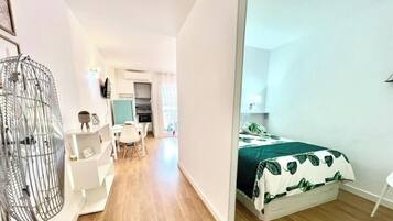 1 dormitorio, tabla de planchar con plancha, Internet y ropa de cama