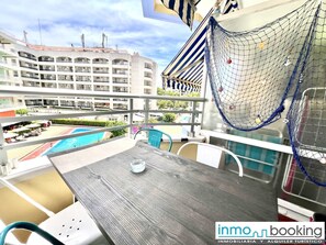 Outdoor dining - New Alboran Salou, heated, pool and wifi (Salou)