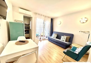TV - New Alboran Salou, heated, pool and wifi (Salou)