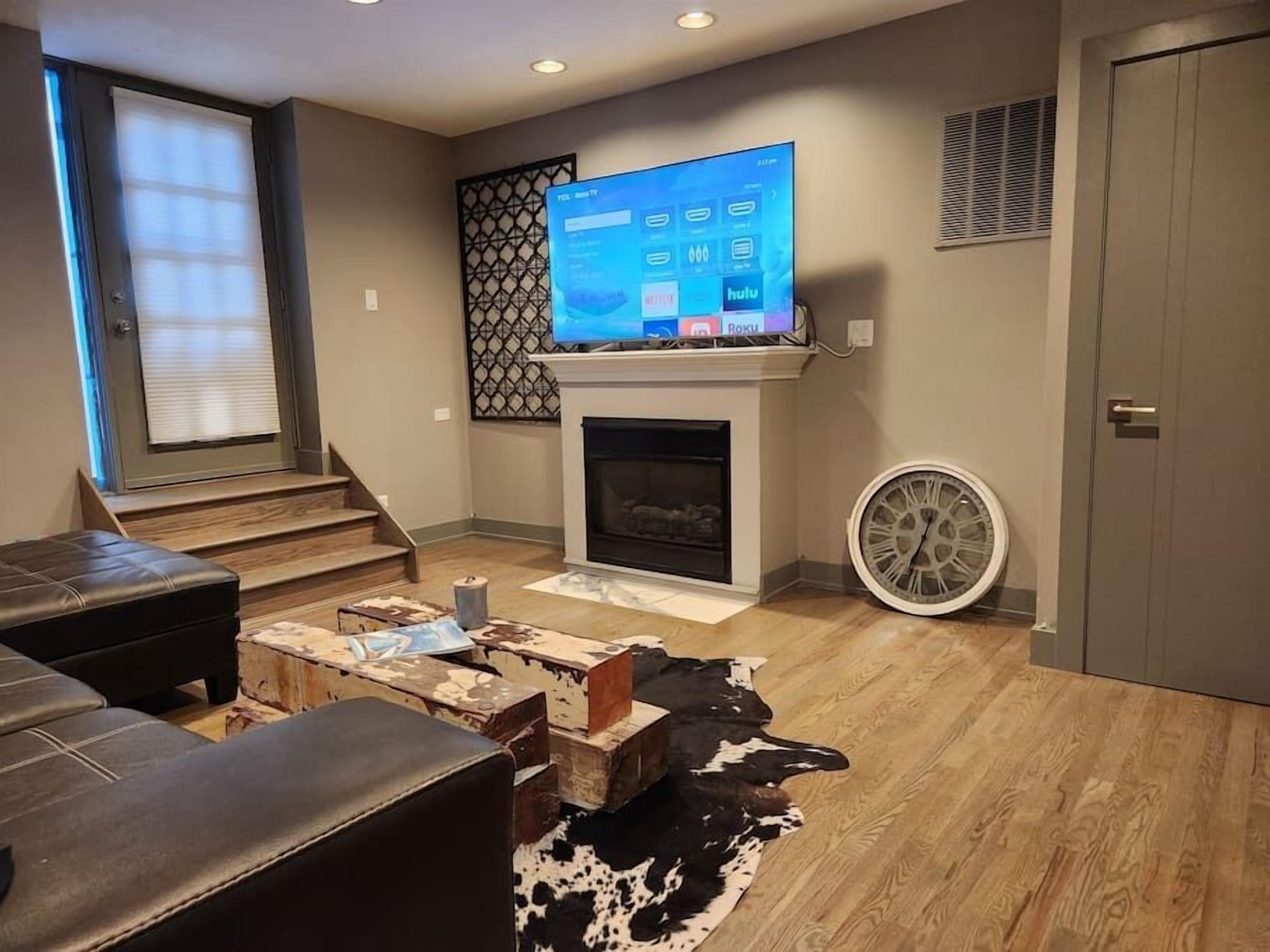 Wrigley 2 bedroom 2 bath with free parking & yard!